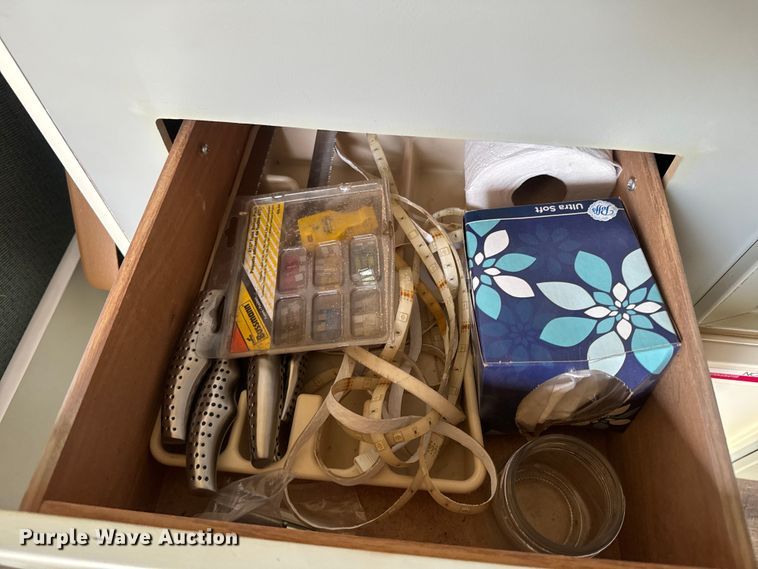 image for item NF9476 1999 Fleetwood Santa Fe camper