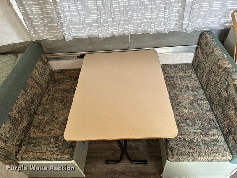 image for item NF9476 1999 Fleetwood Santa Fe camper