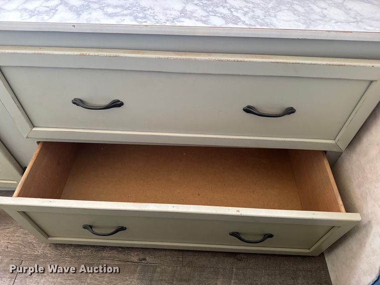 image for item NF9476 1999 Fleetwood Santa Fe camper