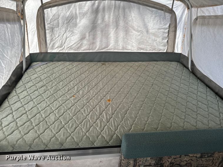 image for item NF9476 1999 Fleetwood Santa Fe camper