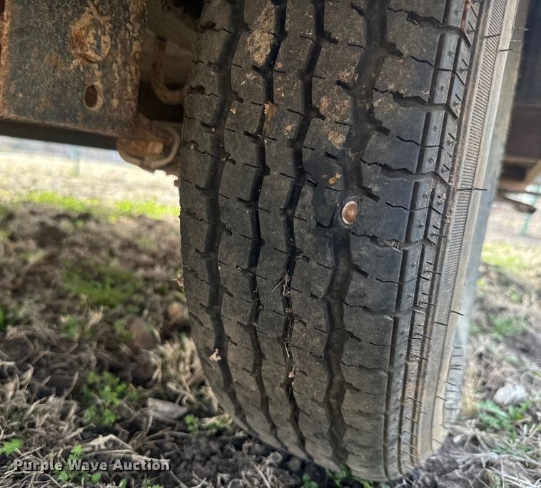 image for item NF9476 1999 Fleetwood Santa Fe camper