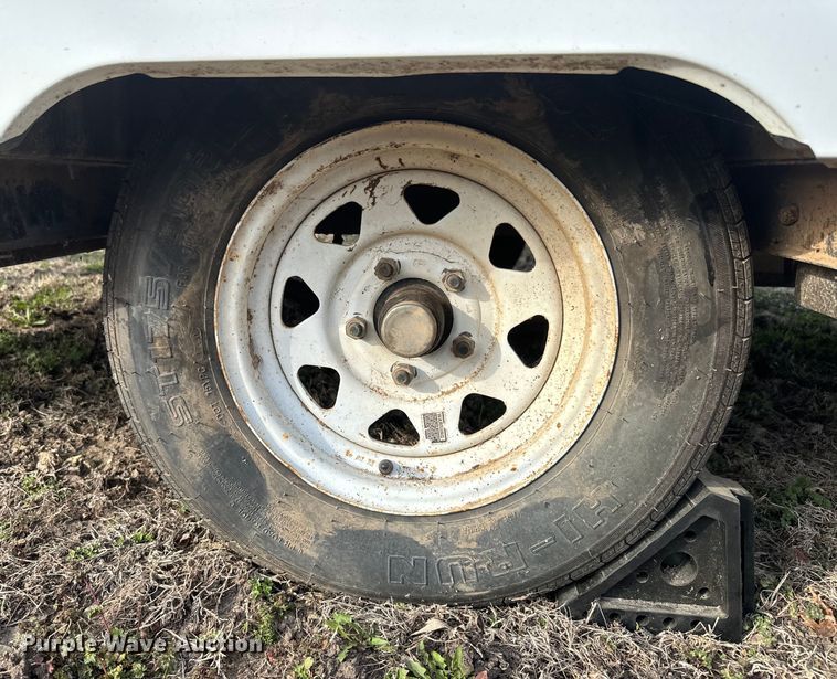 image for item NF9476 1999 Fleetwood Santa Fe camper