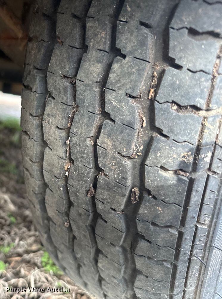 image for item NF9476 1999 Fleetwood Santa Fe camper