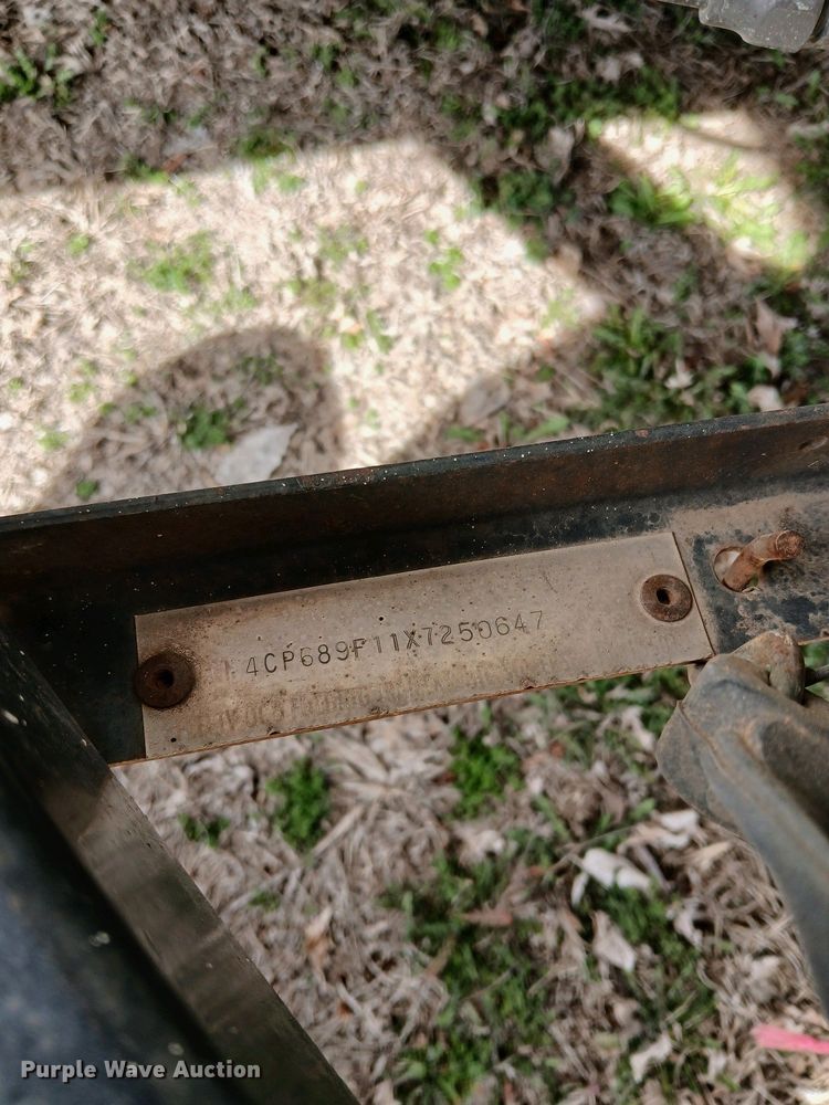 image for item NF9476 1999 Fleetwood Santa Fe camper