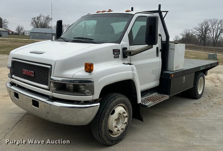 image for item NF9482 2006 GMC C5500 flatbed truck