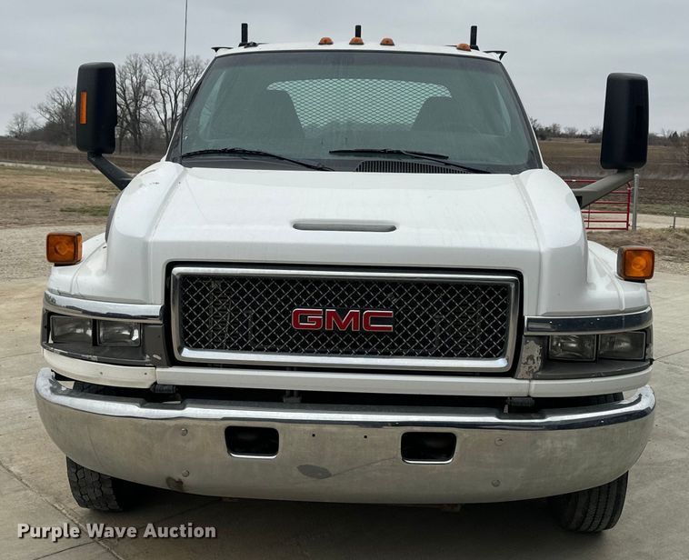 image for item NF9482 2006 GMC C5500 flatbed truck