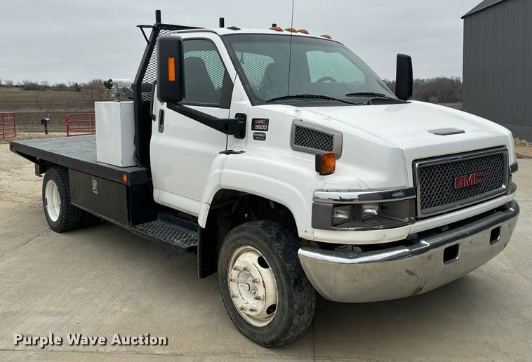 image for item NF9482 2006 GMC C5500 flatbed truck