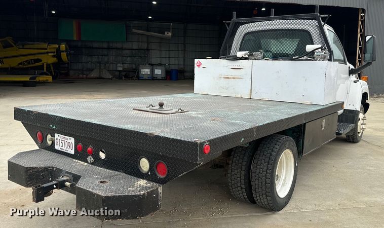 image for item NF9482 2006 GMC C5500 flatbed truck