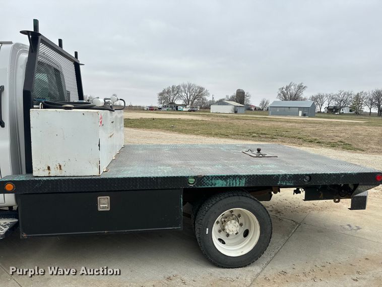 image for item NF9482 2006 GMC C5500 flatbed truck