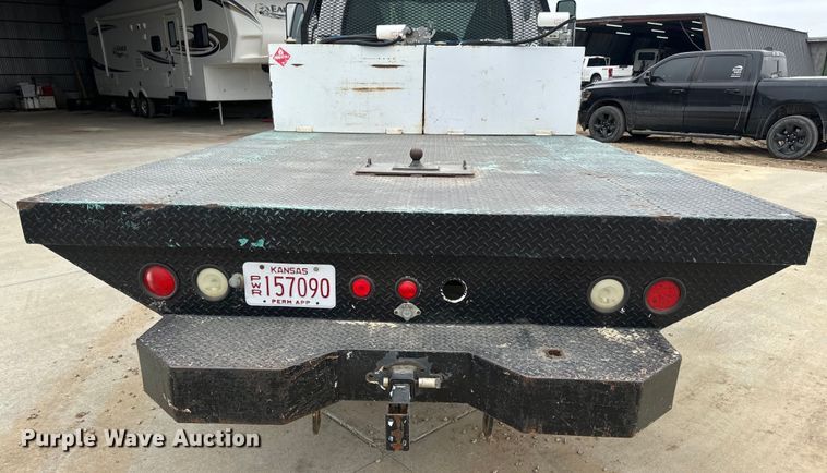 image for item NF9482 2006 GMC C5500 flatbed truck