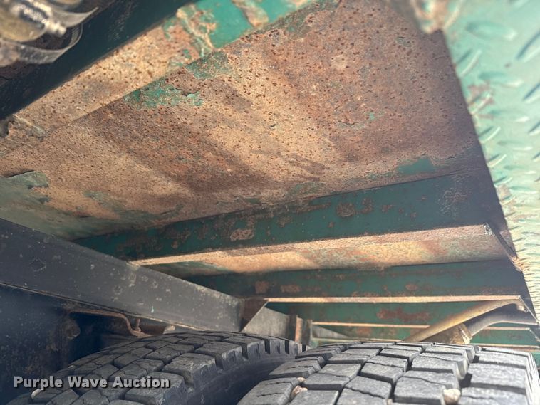 image for item NF9482 2006 GMC C5500 flatbed truck