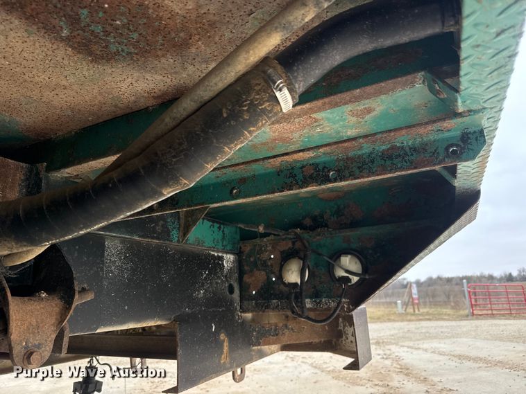 image for item NF9482 2006 GMC C5500 flatbed truck