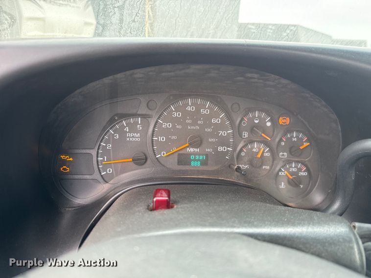 image for item NF9482 2006 GMC C5500 flatbed truck