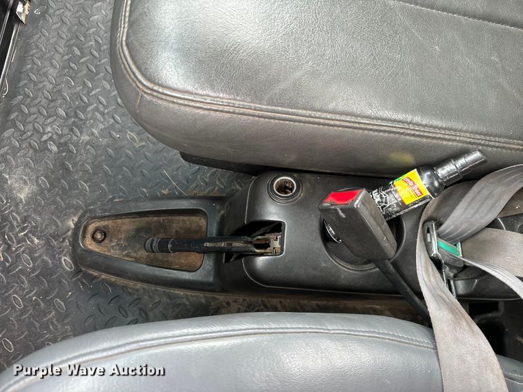 image for item NF9482 2006 GMC C5500 flatbed truck