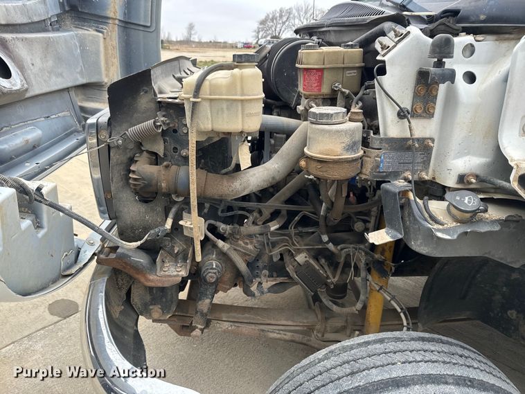 image for item NF9482 2006 GMC C5500 flatbed truck