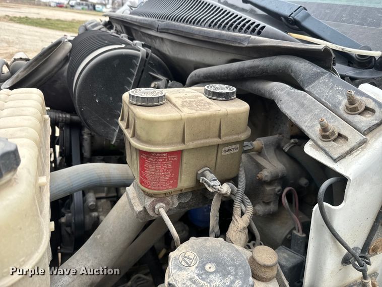 image for item NF9482 2006 GMC C5500 flatbed truck