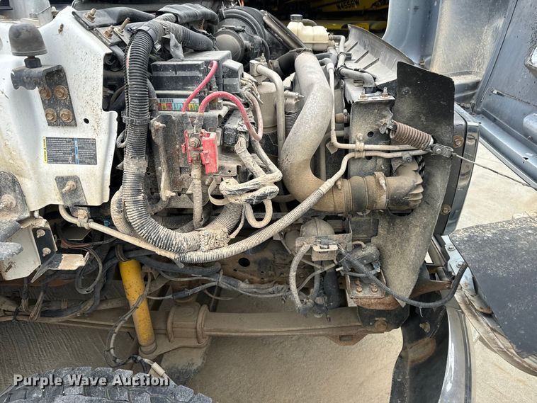 image for item NF9482 2006 GMC C5500 flatbed truck