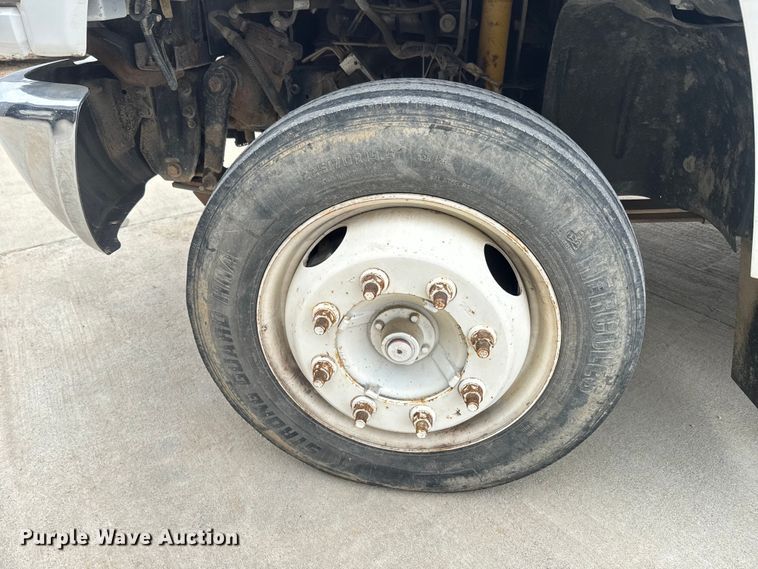 image for item NF9482 2006 GMC C5500 flatbed truck