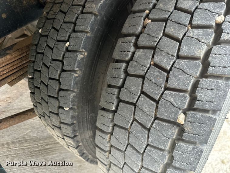 image for item NF9482 2006 GMC C5500 flatbed truck