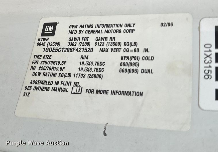 image for item NF9482 2006 GMC C5500 flatbed truck