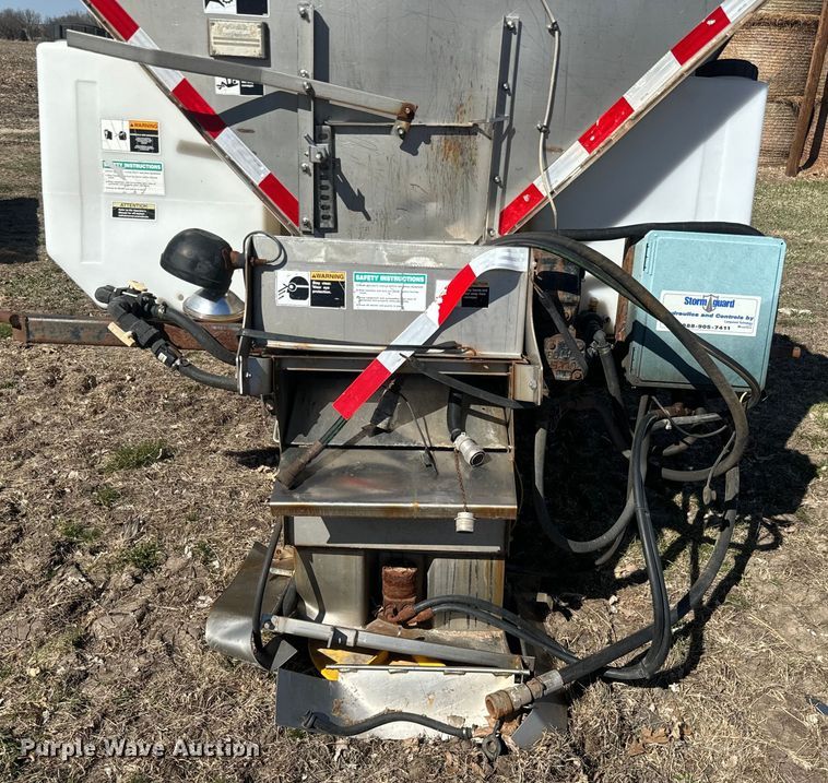 image for item NF9506 Henderson salt spreader