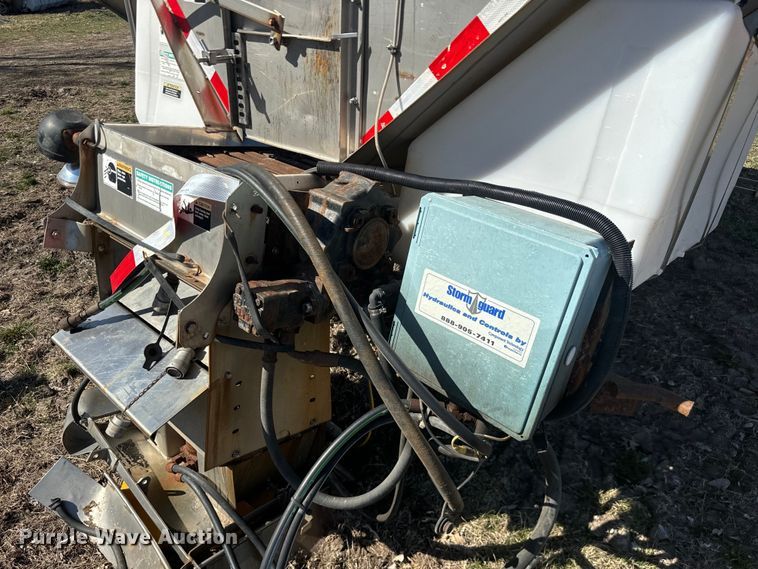 image for item NF9506 Henderson salt spreader