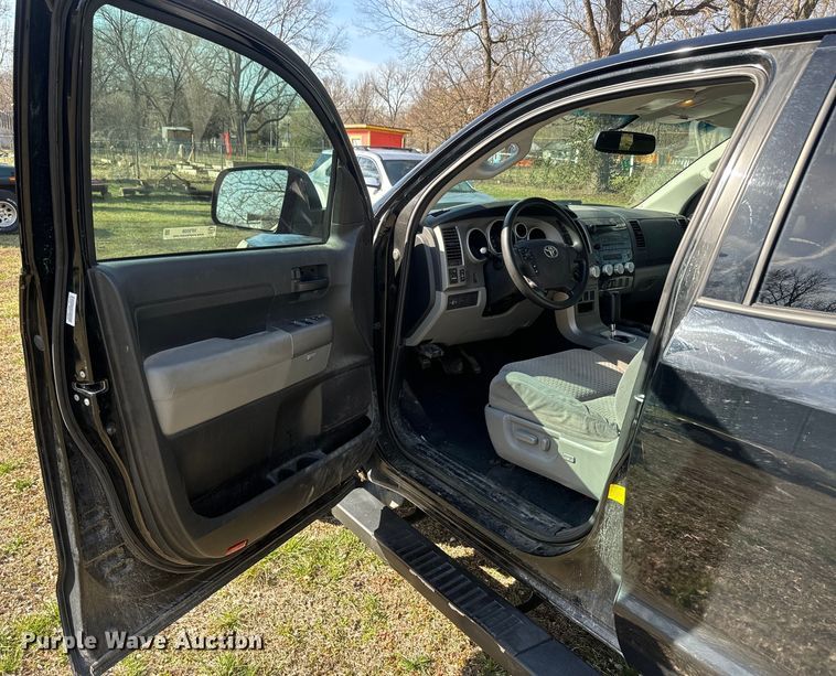 image for item NF9508 2013 Toyota Tundra  Double Cab pickup truck