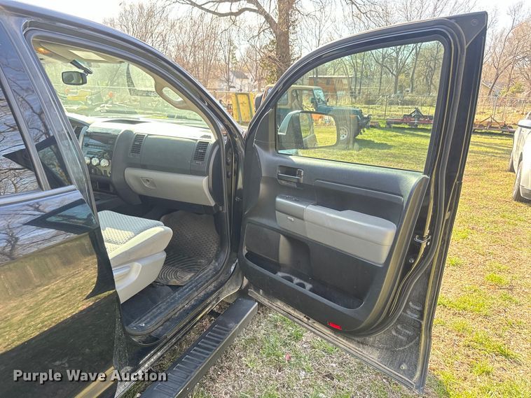 image for item NF9508 2013 Toyota Tundra  Double Cab pickup truck