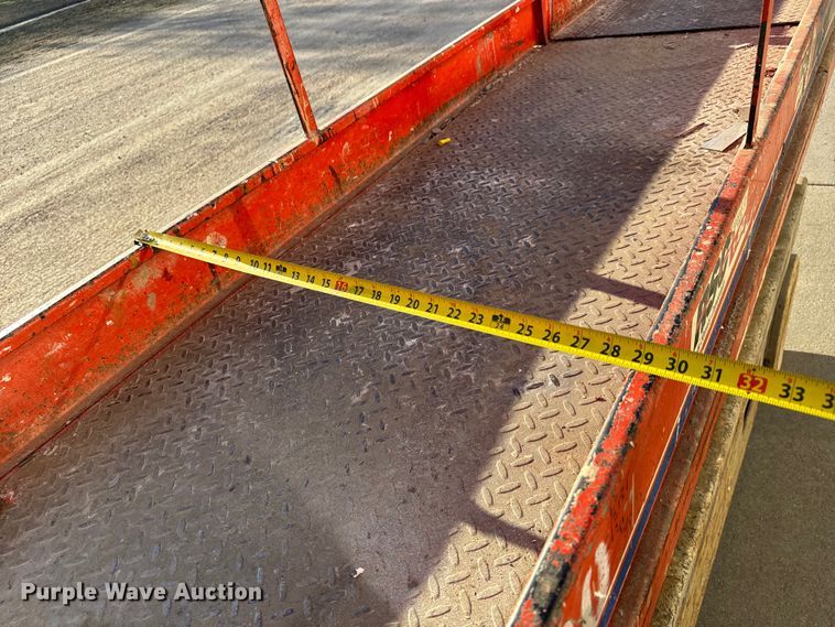 image for item NH9011 1997 SkyJack SJ3220 scissor lift