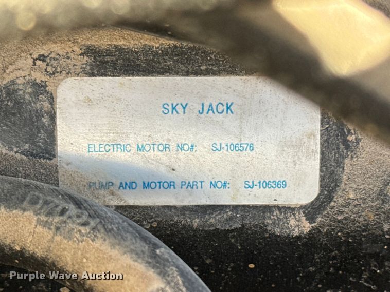 image for item NH9011 1997 SkyJack SJ3220 scissor lift