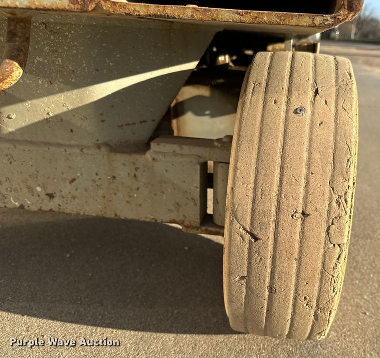 image for item NH9011 1997 SkyJack SJ3220 scissor lift