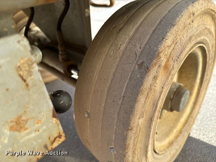 image for item NH9011 1997 SkyJack SJ3220 scissor lift