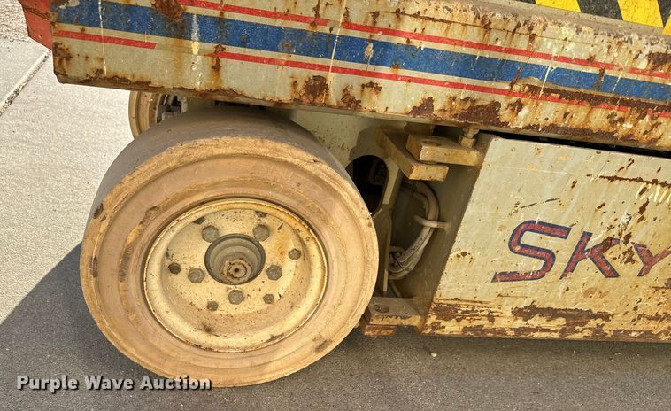 image for item NH9011 1997 SkyJack SJ3220 scissor lift