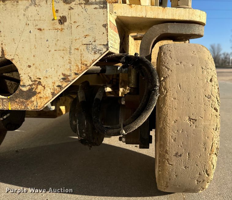 image for item NH9012 Terex TS20 scissor lift