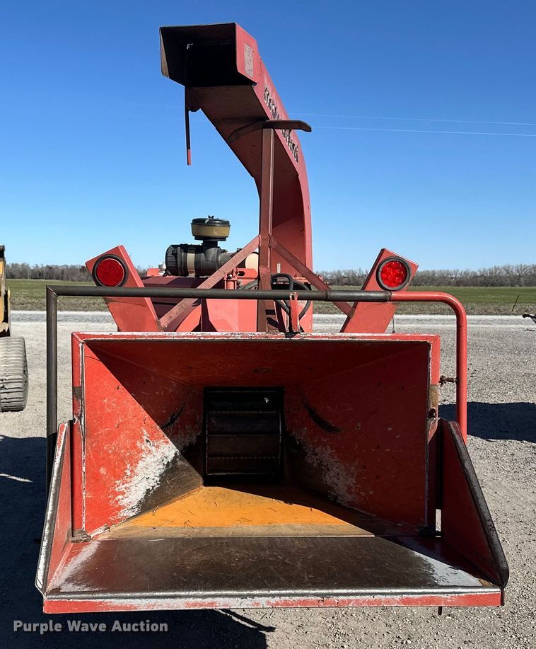 image for item NJ9411 2009 Morbark Beever M12D wood chipper