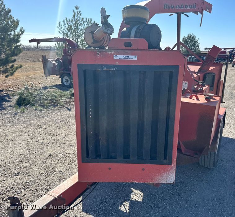 image for item NJ9411 2009 Morbark Beever M12D wood chipper