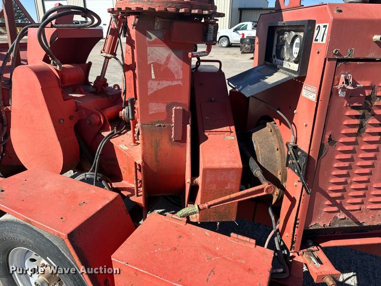 image for item NJ9411 2009 Morbark Beever M12D wood chipper
