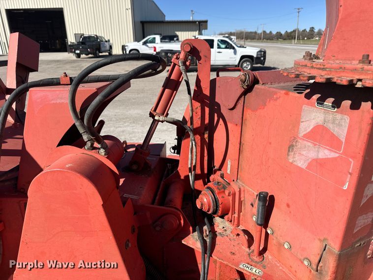 image for item NJ9411 2009 Morbark Beever M12D wood chipper