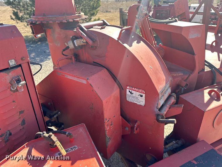 image for item NJ9411 2009 Morbark Beever M12D wood chipper