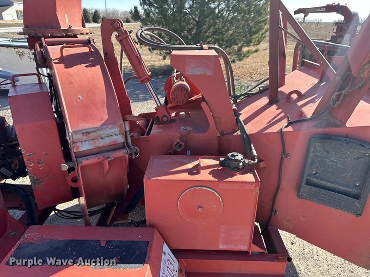 image for item NJ9411 2009 Morbark Beever M12D wood chipper