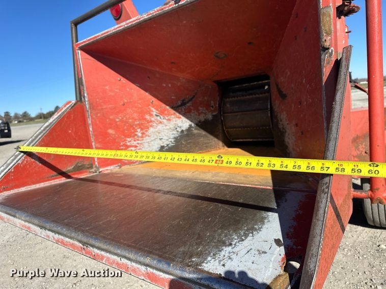 image for item NJ9411 2009 Morbark Beever M12D wood chipper