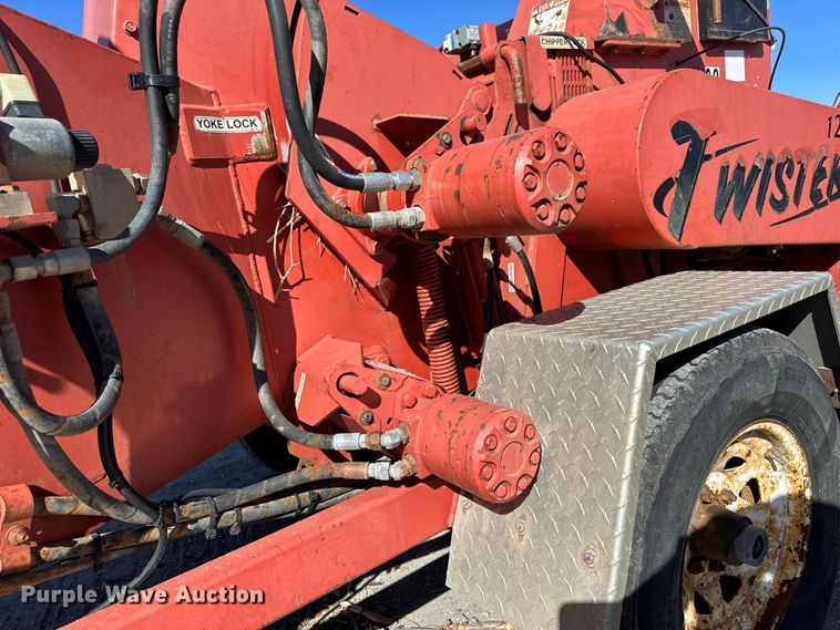 image for item NJ9412 2008 Morbark Twister wood chipper