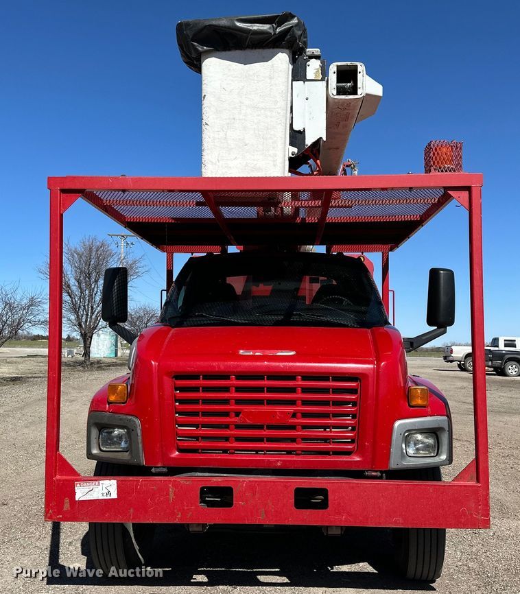 image for item NJ9413 2003 Chevrolet C7500 forestry bucket truck