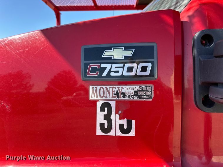 image for item NJ9413 2003 Chevrolet C7500 forestry bucket truck