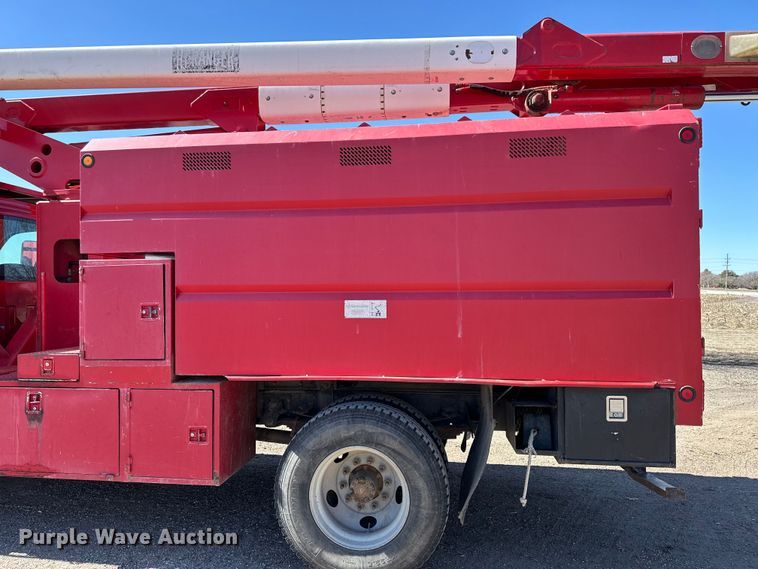 image for item NJ9413 2003 Chevrolet C7500 forestry bucket truck