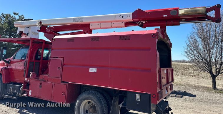 image for item NJ9413 2003 Chevrolet C7500 forestry bucket truck