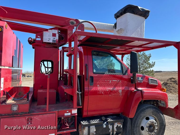 image for item NJ9413 2003 Chevrolet C7500 forestry bucket truck