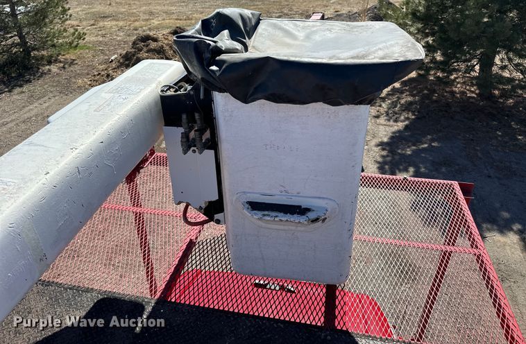 image for item NJ9413 2003 Chevrolet C7500 forestry bucket truck