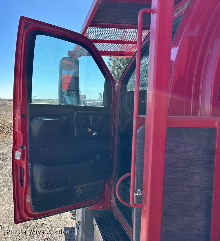 image for item NJ9413 2003 Chevrolet C7500 forestry bucket truck