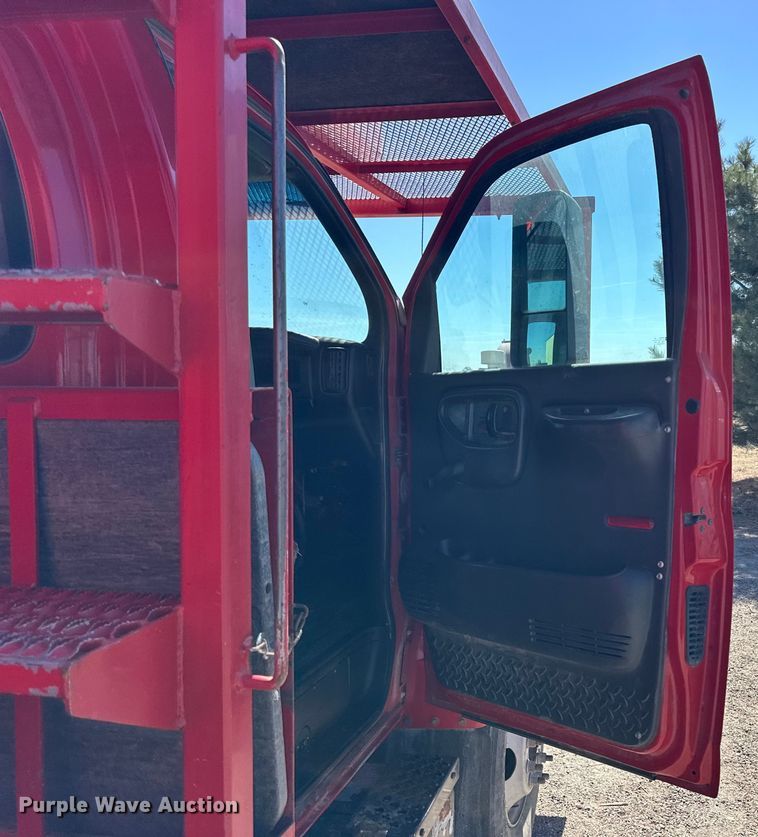 image for item NJ9413 2003 Chevrolet C7500 forestry bucket truck